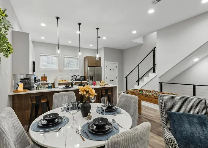 The Larimar 2bd Townhouse 7st Walkable * Fort Worth