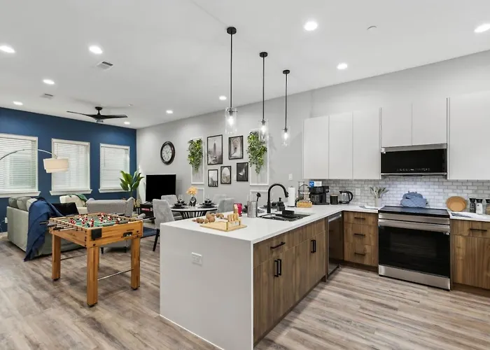 The Larimar 2bd Townhouse 7st Walkable * Fort Worth