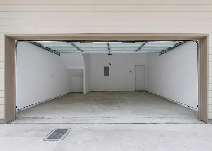 The Larimar 2bd Townhouse 7st Walkable * Fort Worth